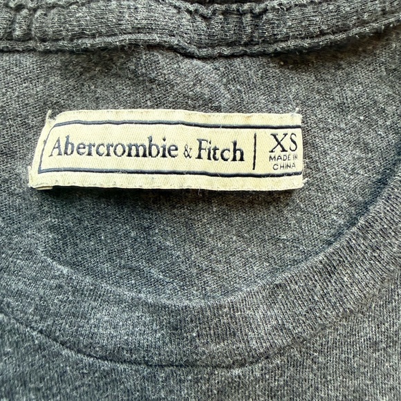 Abercrombie & Fitch Charcoal Gray Heather Graphic Tee Size XS - Picture 5 of 6